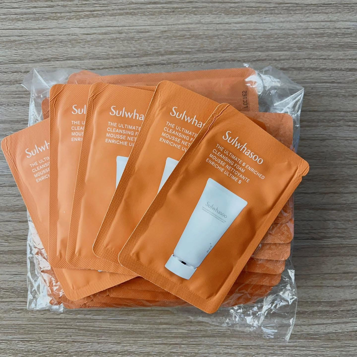Sulwhasoo The Ultimate S Enriched Cleansing Foam 40pcs x 4g