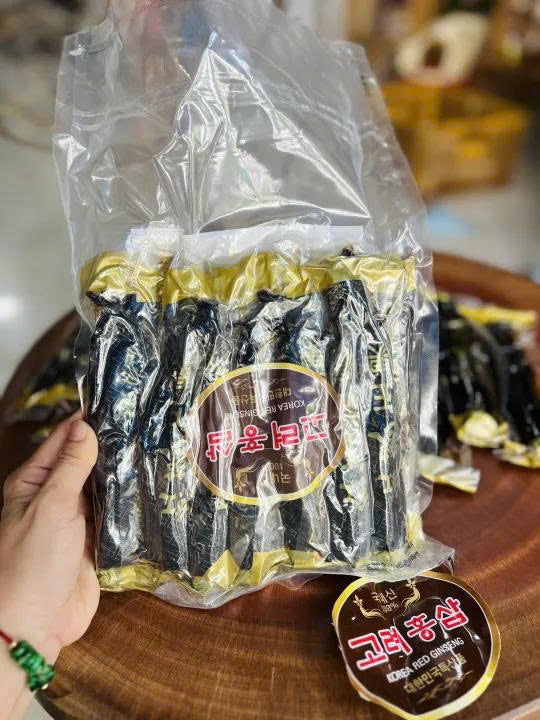 Korean Whole Ginseng Roots with Honey 6 Year-Old Fresh Ginseng - 500 g